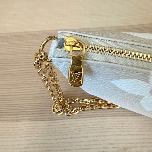 Louis Vuitton Monogram Giant By The Pool Multi Pochette Accessories Large Pouch - Picture 11 of 12